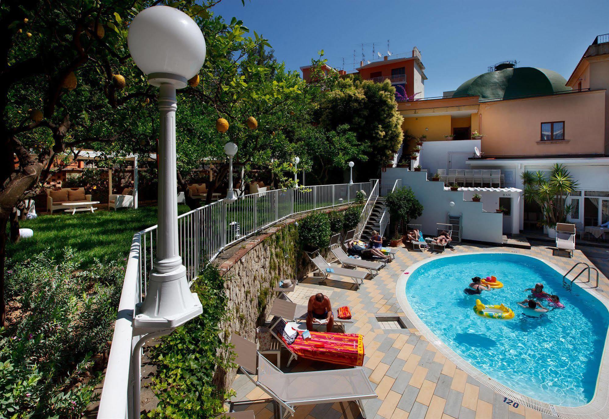 Hotel Capri (Adults Only) Sorrento Esterno foto